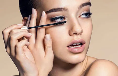 مثل یک آرایشگر حرفه ای ریمل بزنیم4