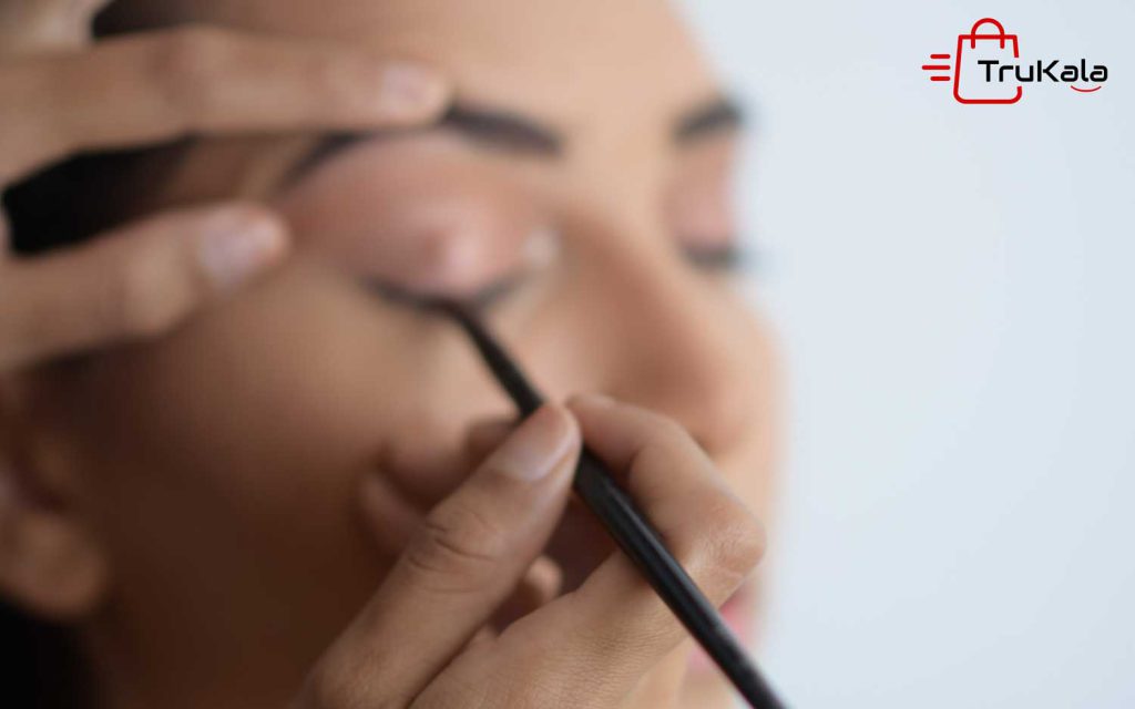 کشیدن خط چشم