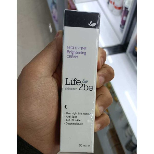 کرم روشن کننده شب لایف توبی