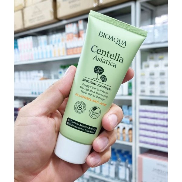 فوم شستشوی صورت تیوپی کنترل منافذ سنتلا آسیاتیکا بیوآکوا