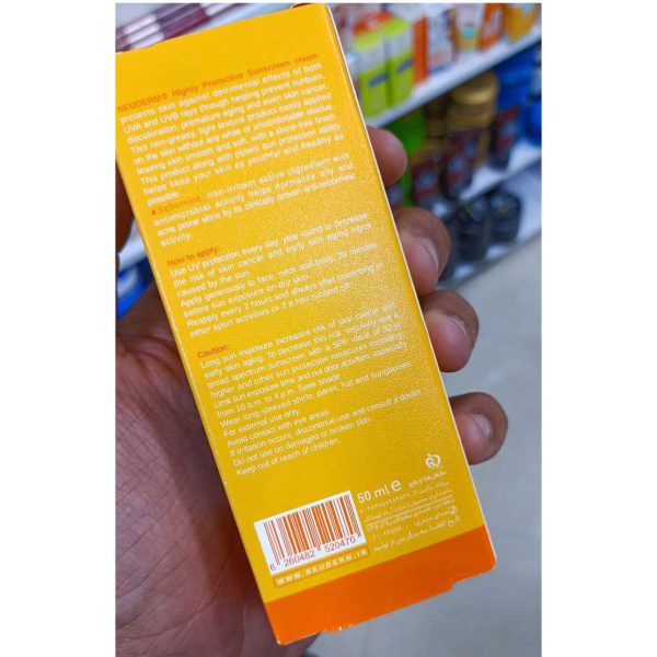 کرم ضد آفتاب بی رنگ نئودرم