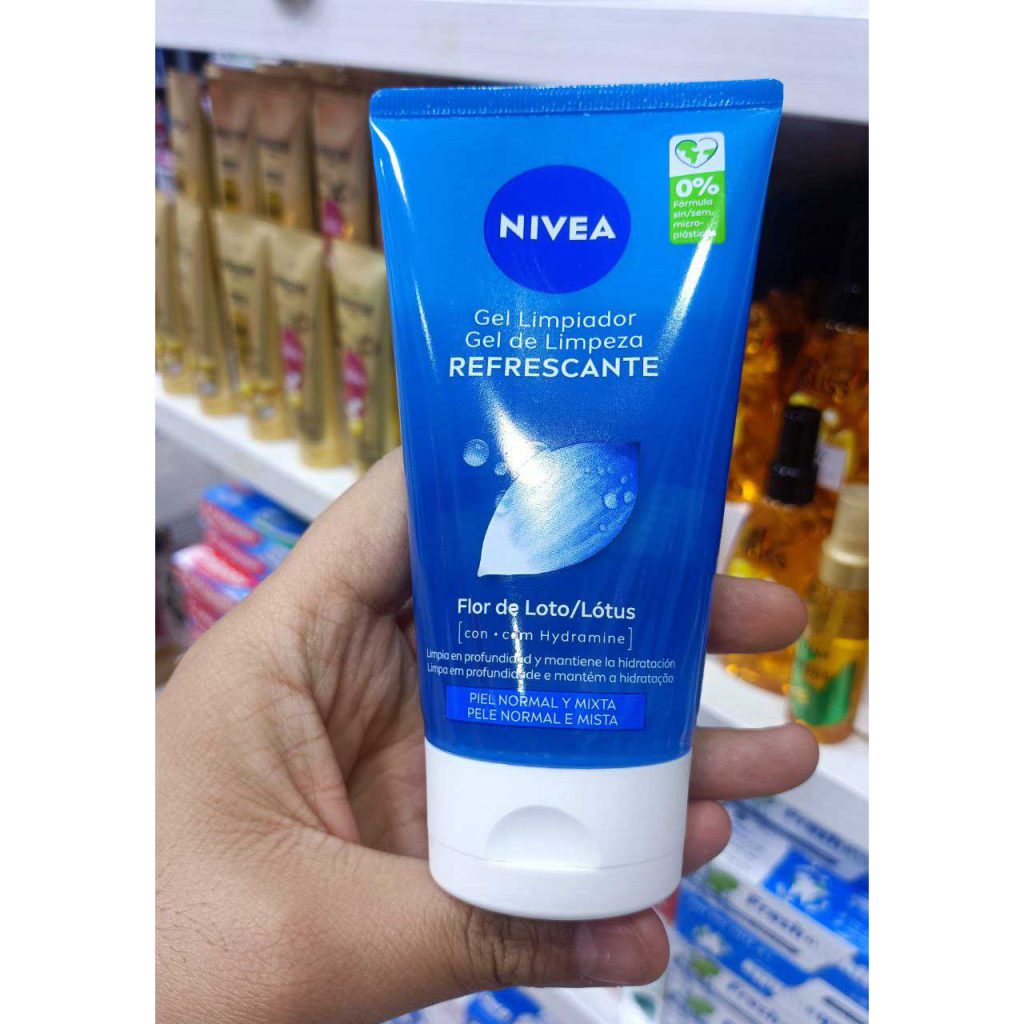 ژل شست‌ و شو صورت نیوا