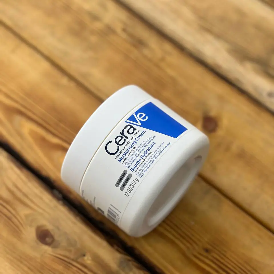 کرم مرطوب کننده و آبرسان سراوی