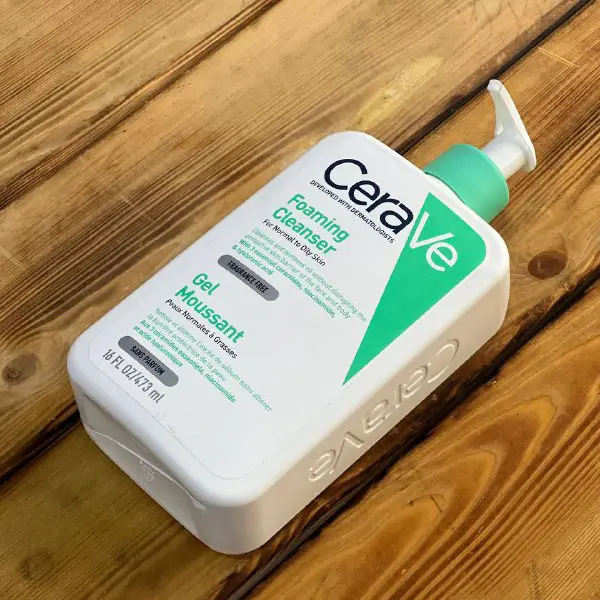 فوم شستشو پوست نرمال تا چرب سراوی