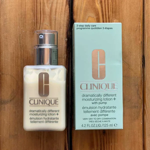 لوسیون مرطوب کننده و آبرسان دراماتیکالی دیفرنت کلینیک